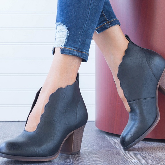 Shoes - LAST ONE Black V-Ankle Bootie